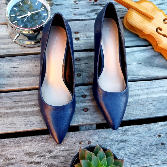 Ameila Grace Macee Navy Pumps - Picture 6 of 7